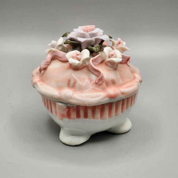 Vingage Ceramic 3D Floral Trinket Box Roses Pink White Footed Heart - Picture 2 of 8